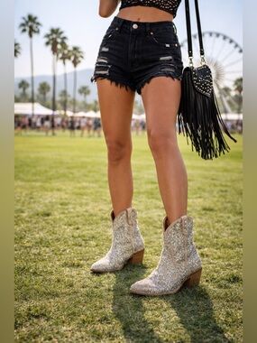 NWT Matisse Rhinestone Western Cowboy  Boots Crystal Sparkle festival  Booties